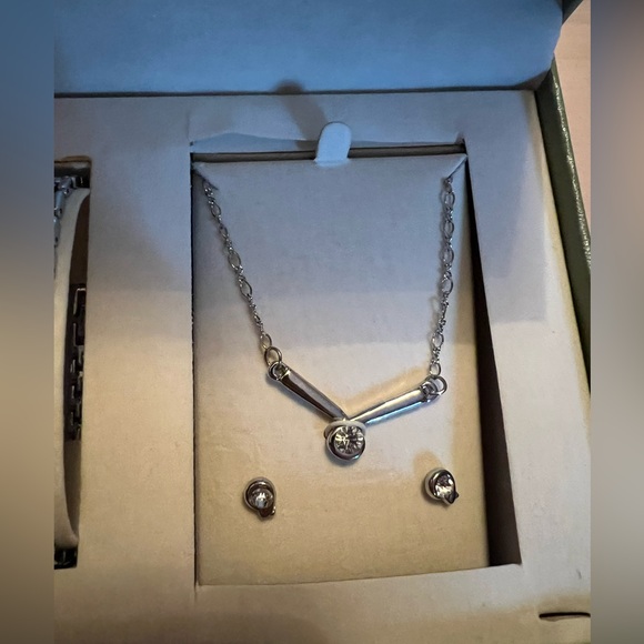 Watch and jewelry gift set NWT - Picture 4 of 4